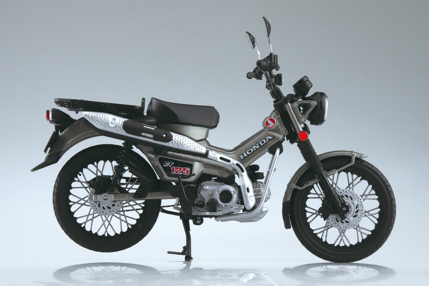 Honda CT125 ハンターカブ マットアーマードシルバーメタリック フィギュア アオシマ