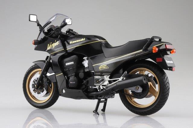 KAWASAKI GPz900R 黒/金 フィギュア アオシマ