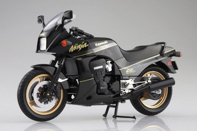 KAWASAKI GPz900R 黒/金 フィギュア アオシマ