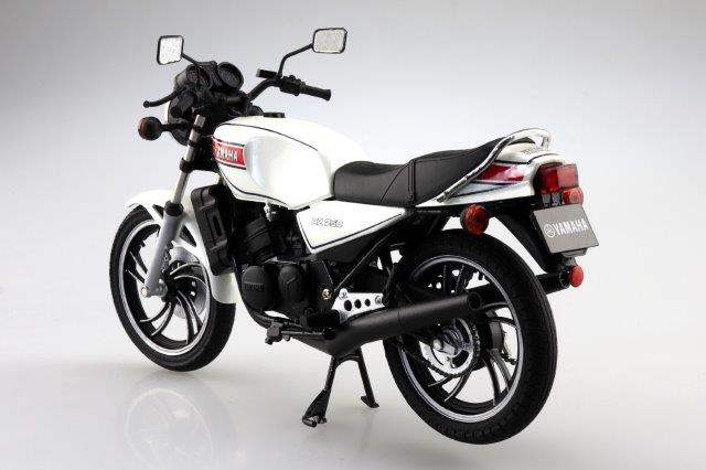 Yamaha RZ250 ニューパールホワイト フィギュア アオシマ
