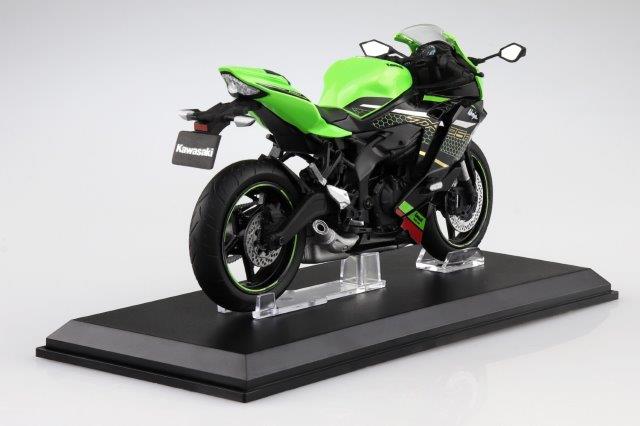 KAWASAKI Ninja ZX-25R ライムグリーン×エボニー フィギュア アオシマ