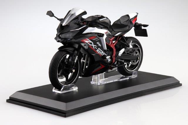 KAWASAKI Ninja ZX-25R メタリックスパークブラック×パールフラットスターダストホワイト フィギュア アオシマ