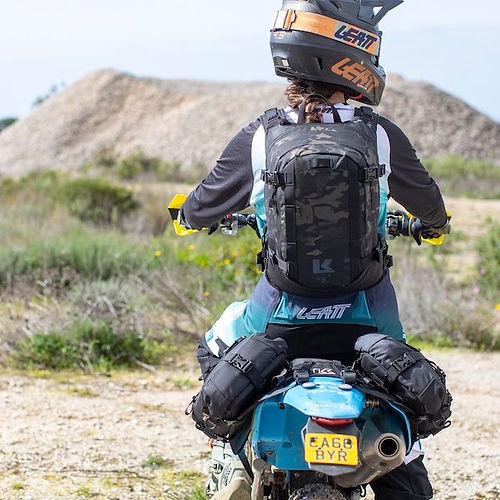 取寄 R15 バックパック マルチカモブラック KRU15-MCB