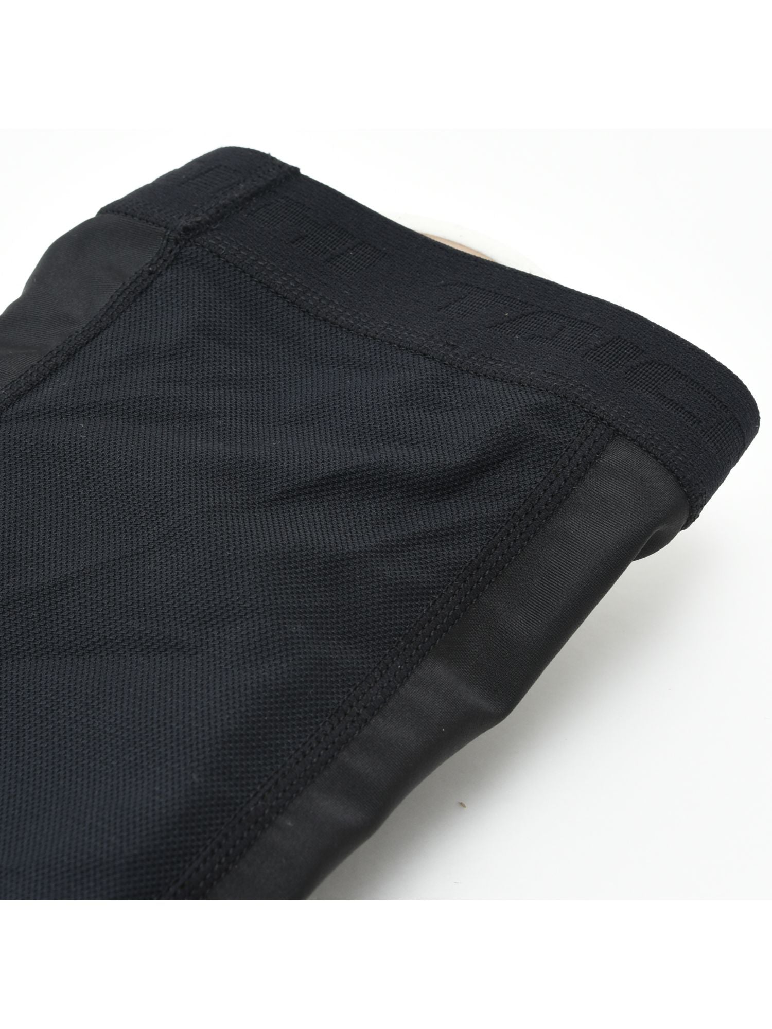 取寄 ステルス CE ニープロテクター(スリム) ブラック Lサイズ TRV095 アールエスタイチ