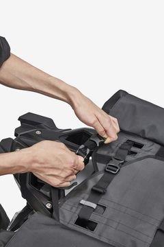 取寄 ウォーター プルーフ サイド パック 30 ブラック(BK) サイズ GB73380 ゴールドウイン