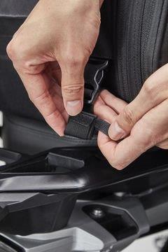 取寄 バーティカル シート バッグ 25 ブラック(BK) サイズ GB73384 ゴールドウイン