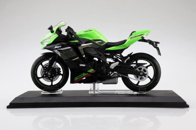 KAWASAKI Ninja ZX-25R ライムグリーン×エボニー フィギュア アオシマ