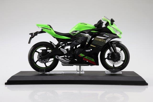 KAWASAKI Ninja ZX-25R ライムグリーン×エボニー フィギュア アオシマ